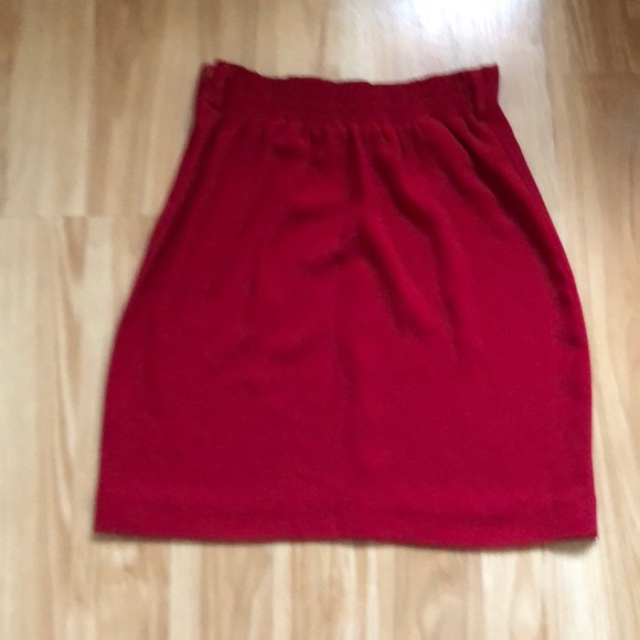 Red skirt - Picture 2 of 2